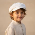Garçon portant casquette gavroche blanc uni