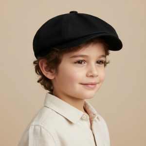 Garçon portant casquette gavroche noir uni