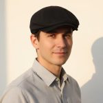 Homme portant casquette gavroche coton uni noir