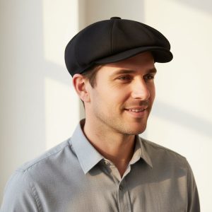Homme portant casquette gavroche laine noir