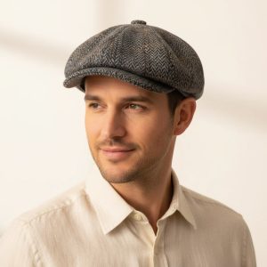 Homme portant casquette gavroche tweed chevrons gris