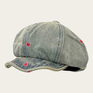 Casquette gavroche jean cœurs rouges brodés