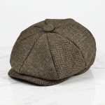 Casquette gavroche tweed herringbone marron fond blanc studio