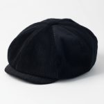 Casquette gavroche velours noir sur fond blanc, photo studio produit e-commerce